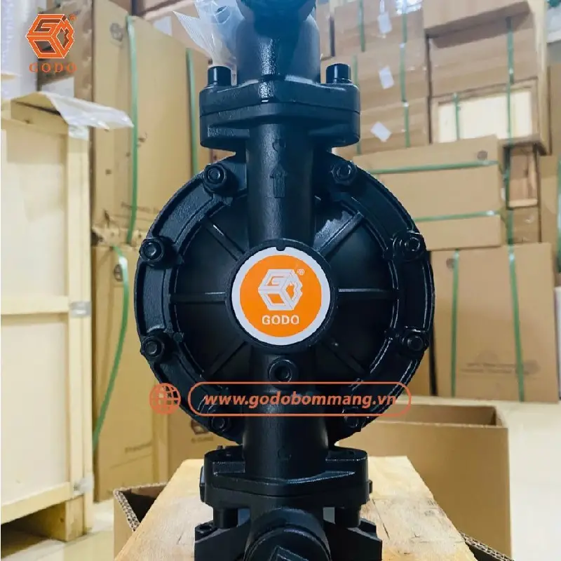 Hình ảnh thực tế máy bơm màng sơn GODO QY3-25LFFF với thiết kế nhỏ gọn, dễ lắp đặt và bảo trì 
